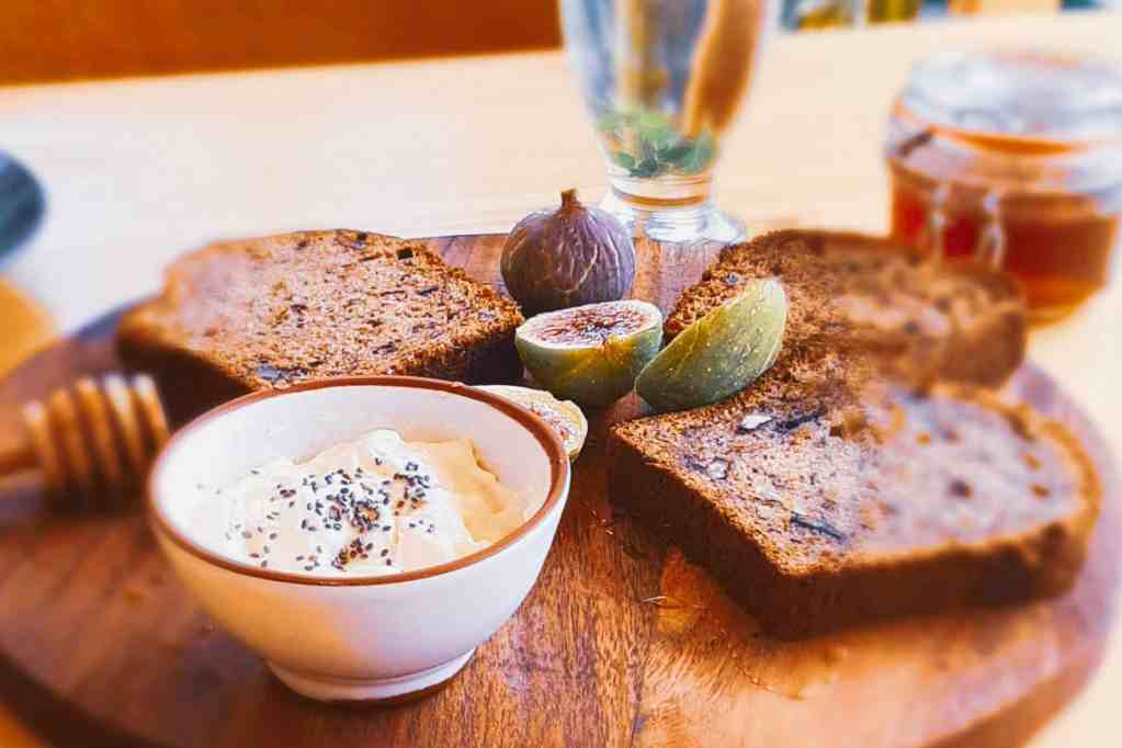 vegan breakfast at hoopoe glamping Skadar Lake