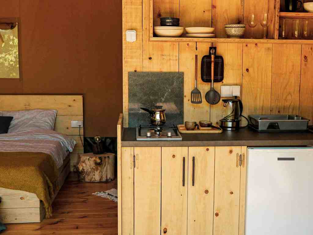 Safari Lodge for couples with kitchen and private facilities